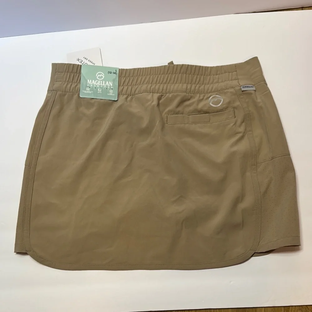 NWT Magellan Girls Large Tan Skort with Pockets